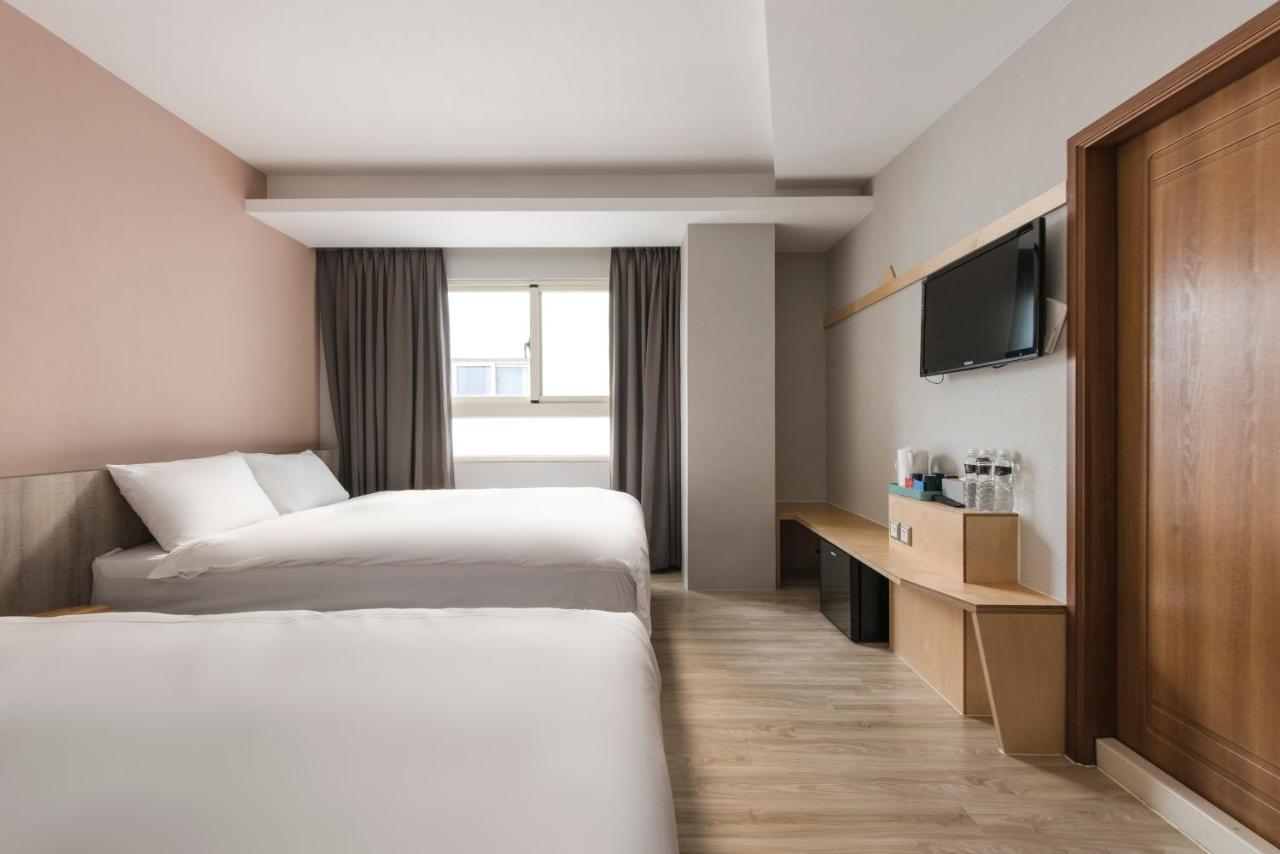 Sparrow Hotel Taichung Exterior photo